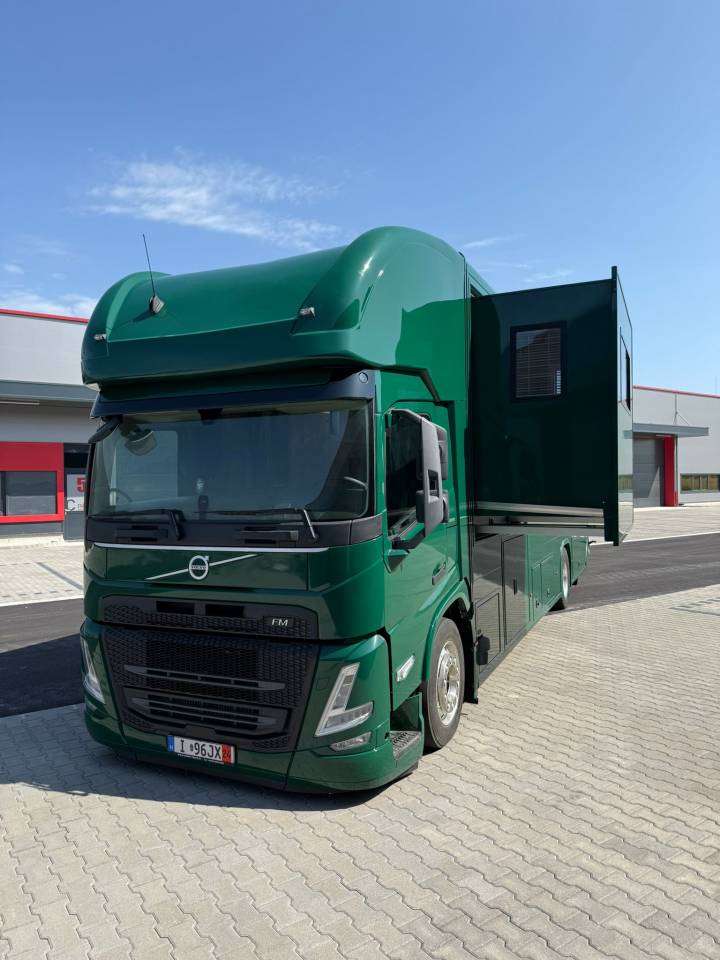 Cami&oacute;n para caballos HTI VOLVO FM 500 HTI PROFESSIONAL 5 2026 Nuevo