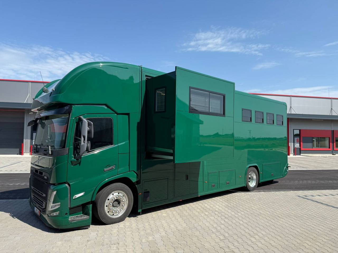 Cami&oacute;n para caballos HTI VOLVO FM 500 HTI PROFESSIONAL 5 2026 Nuevo