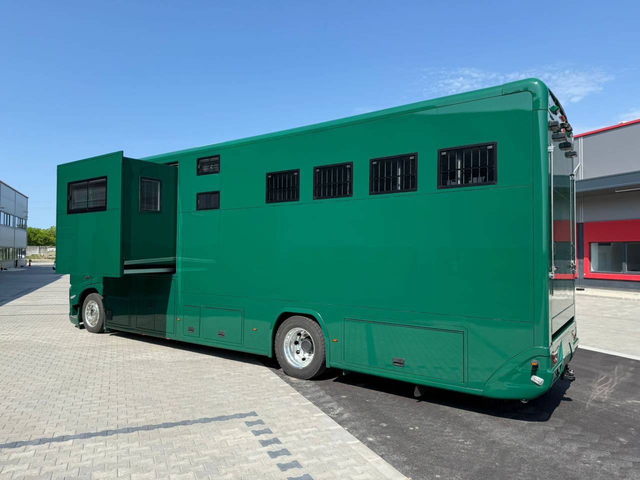 Cami&oacute;n para caballos HTI VOLVO FM 500 HTI PROFESSIONAL 5 2026 Nuevo