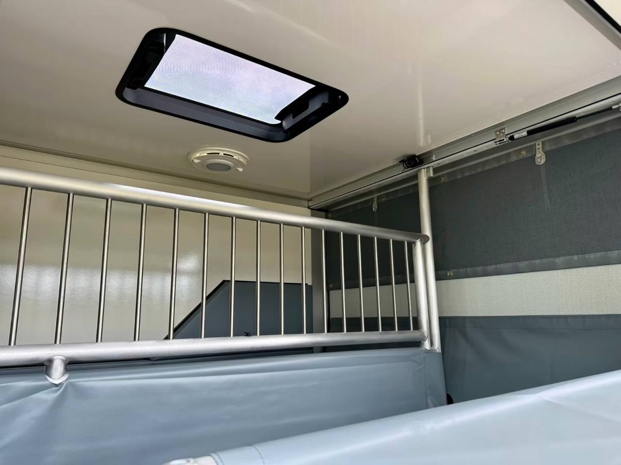 Furgoneta para caballos Renault RENAULT MASTER 170 MSG STALLION LIGHT AUTOMATIQUE 2026 Nuevo