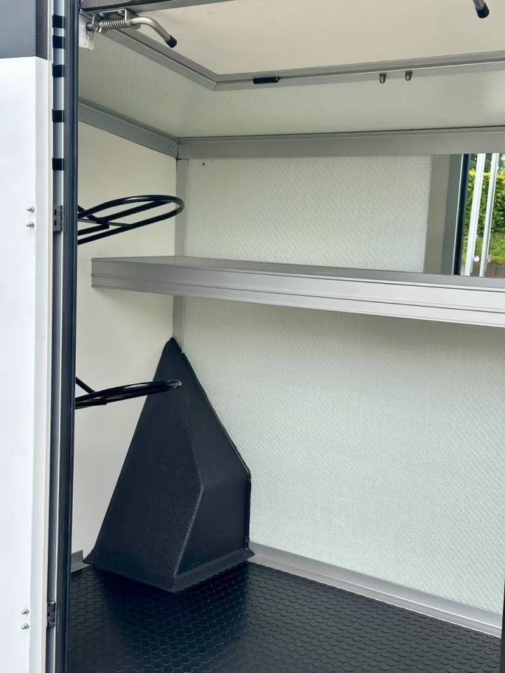 Furgoneta para caballos Nissan NISSAN INTERSTAR DCI 165 MSG SUPERLIGHT PLUS 2026 Nuevo