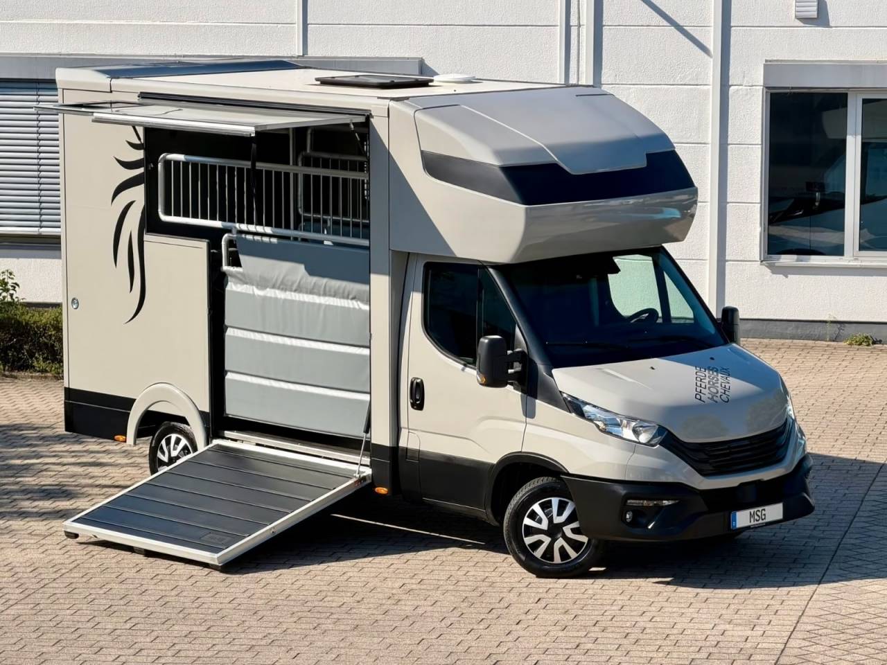 Furgoneta para caballos Iveco IVECO DAILY 35-210 HI-MATIC MSG STALLION LIGHT 2026 Nuevo