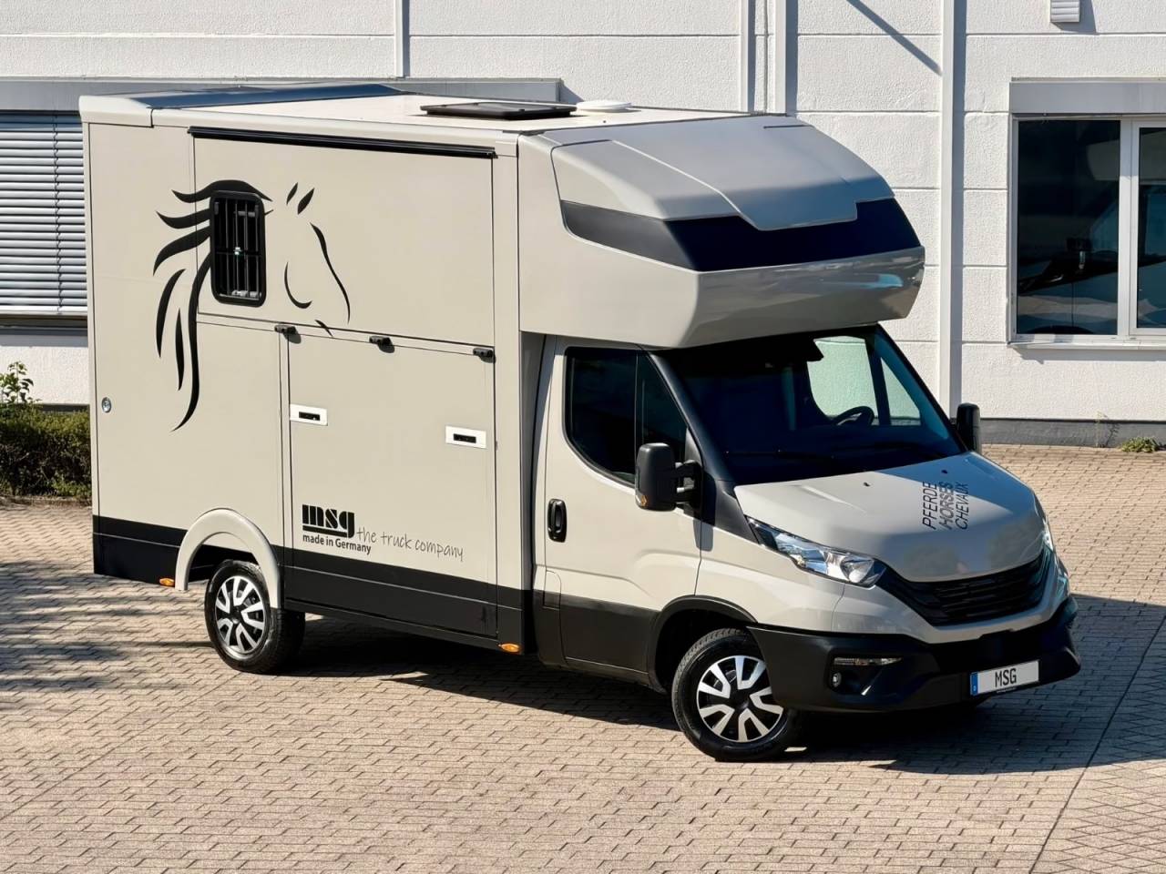 Furgoneta para caballos Iveco IVECO DAILY 35-210 HI-MATIC MSG STALLION LIGHT 2026 Nuevo
