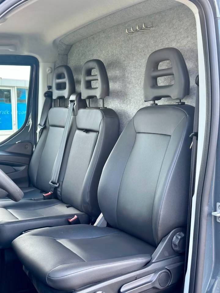Furgoneta para caballos Iveco IVECO DAILY 35-210 HI-MATIC MSG STALLION LIGHT 2026 Nuevo