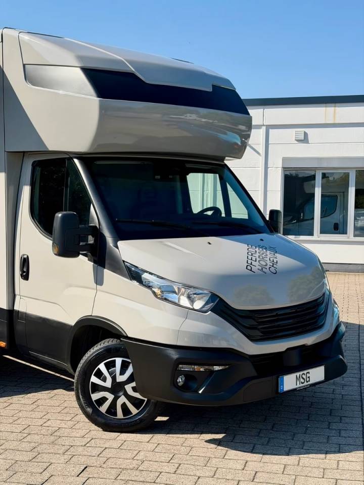 Furgoneta para caballos Iveco IVECO DAILY 35-210 HI-MATIC MSG STALLION LIGHT 2026 Nuevo