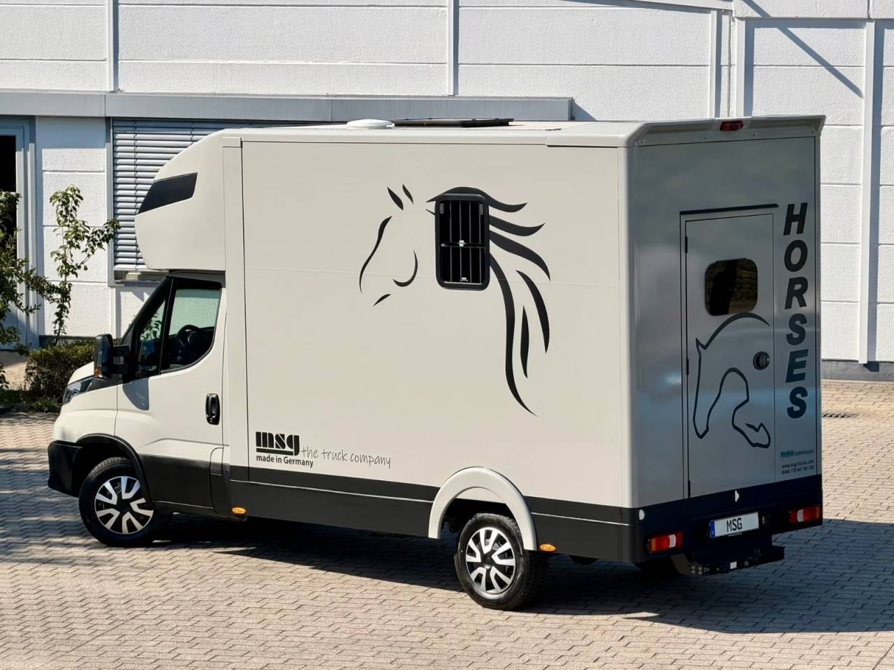 Furgoneta para caballos Iveco IVECO DAILY 35-210 HI-MATIC MSG STALLION LIGHT 2026 Nuevo