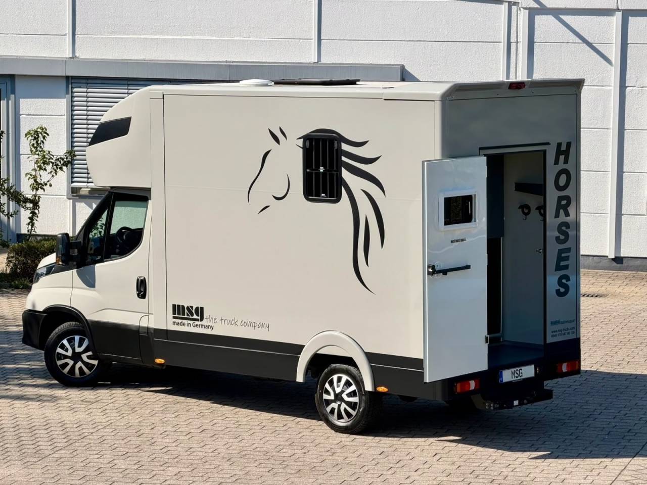 Furgoneta para caballos Iveco IVECO DAILY 35-210 HI-MATIC MSG STALLION LIGHT 2026 Nuevo