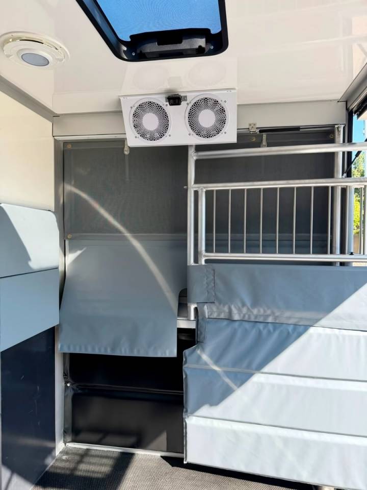 Furgoneta para caballos Iveco IVECO DAILY 35-210 HI-MATIC MSG STALLION LIGHT 2026 Nuevo