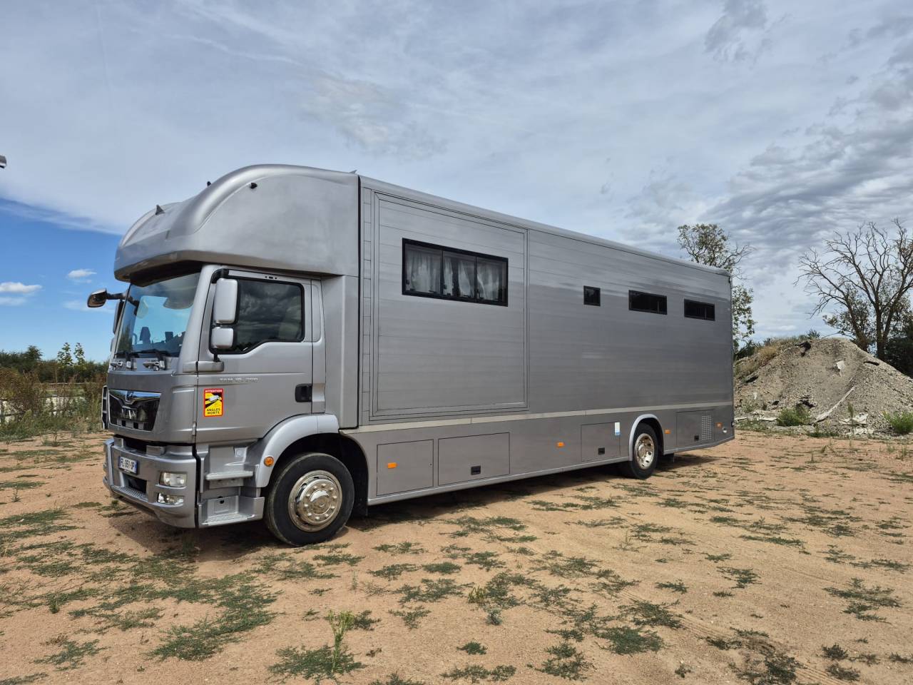 Cami&oacute;n para caballos Man NUYTS 2018 De segunda mano