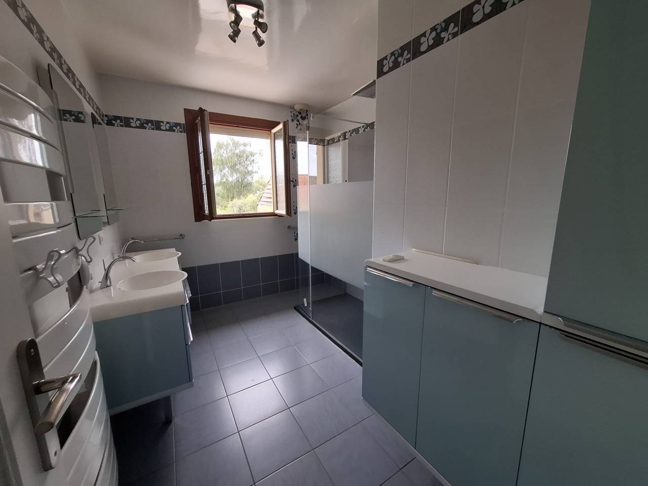 Cuadra de propietarios En venta Sarthe