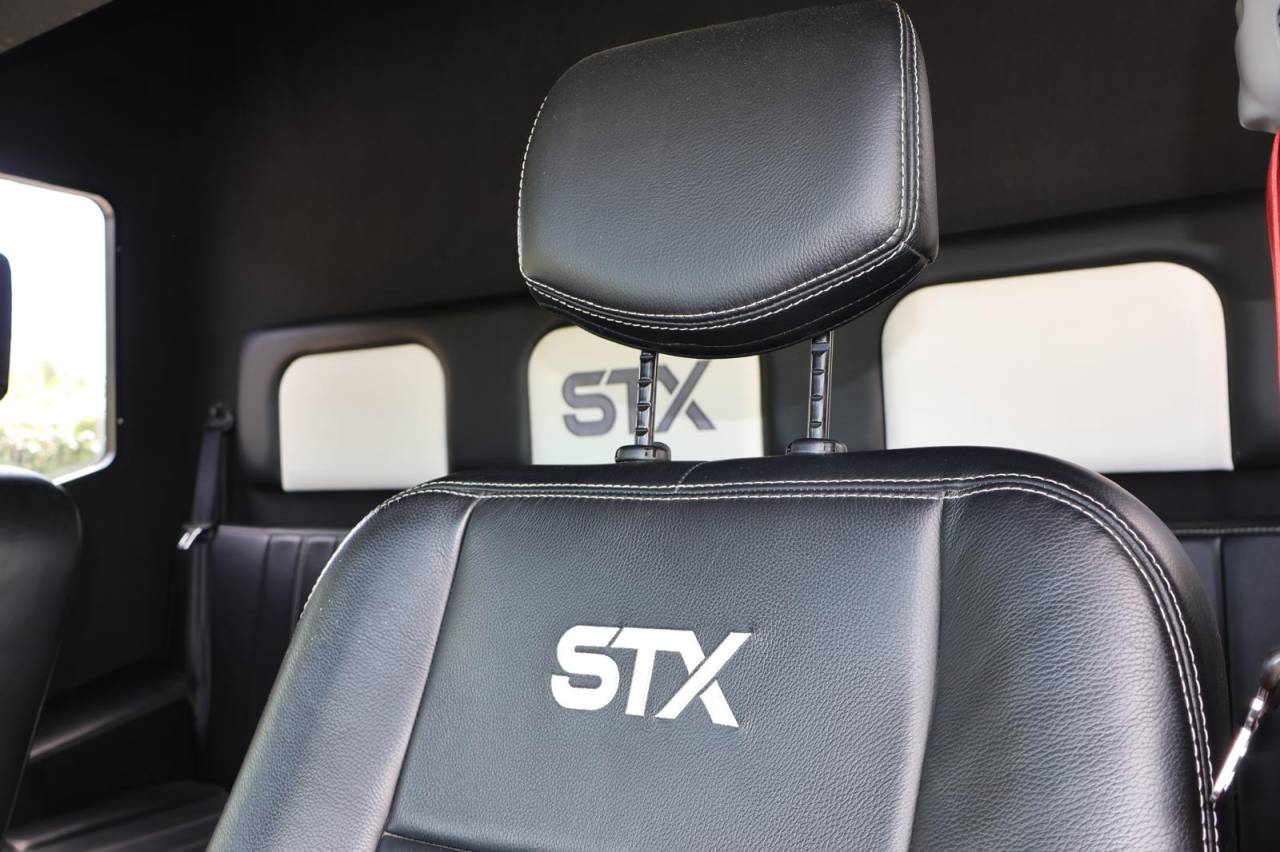 Furgoneta para caballos STX STX 2022 De segunda mano