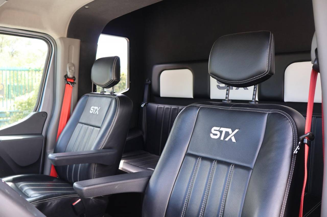 Furgoneta para caballos STX STX 2022 De segunda mano