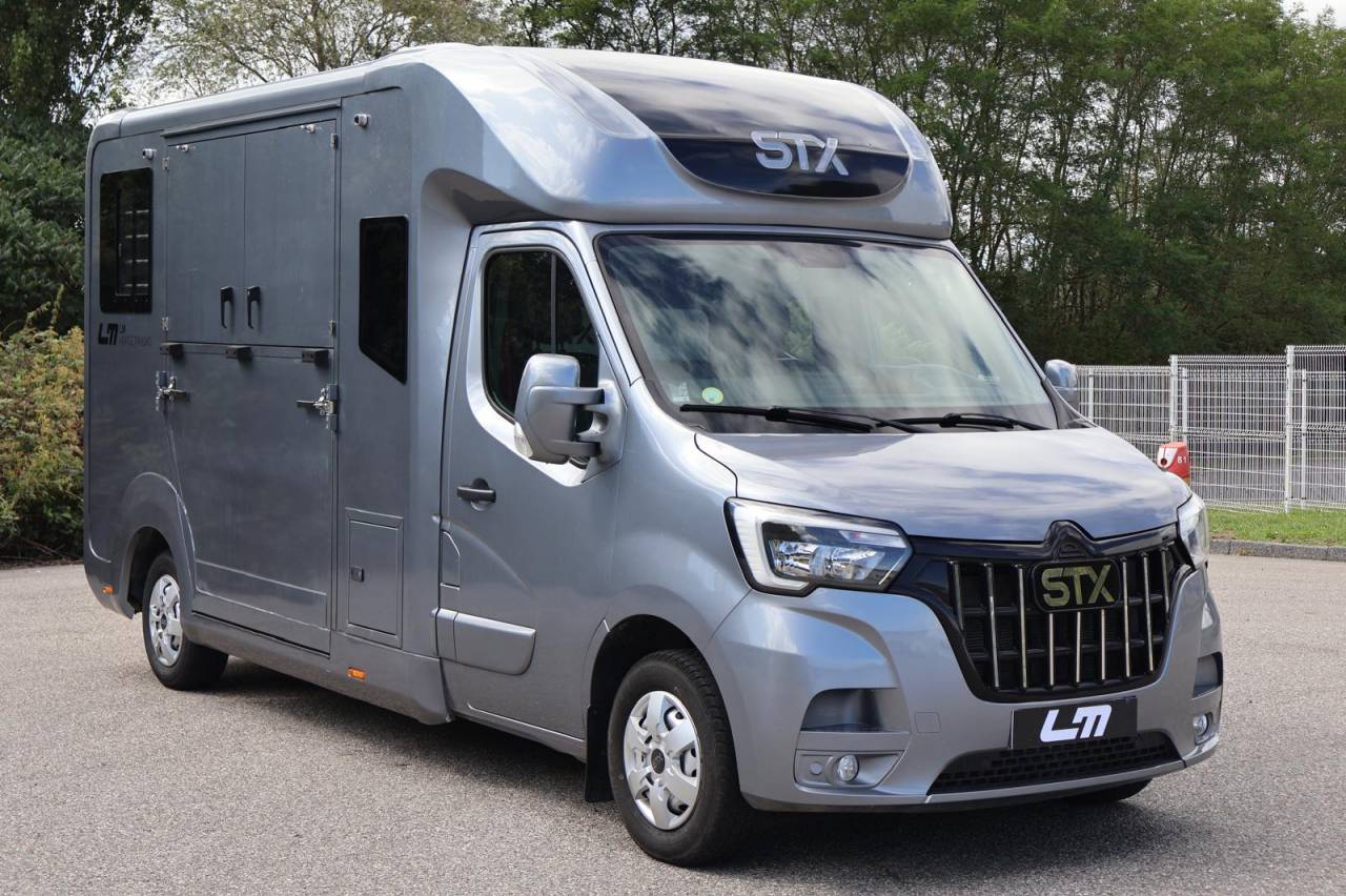 Furgoneta para caballos STX STX 2022 De segunda mano