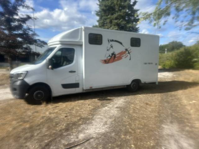 Furgoneta para caballos Renault master 2020 De segunda mano