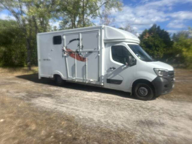 Furgoneta para caballos Renault master 2020 De segunda mano