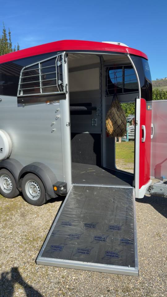 Van caballos Ifor Williams HBX 403 1,5 Caballos 2024 De segunda mano