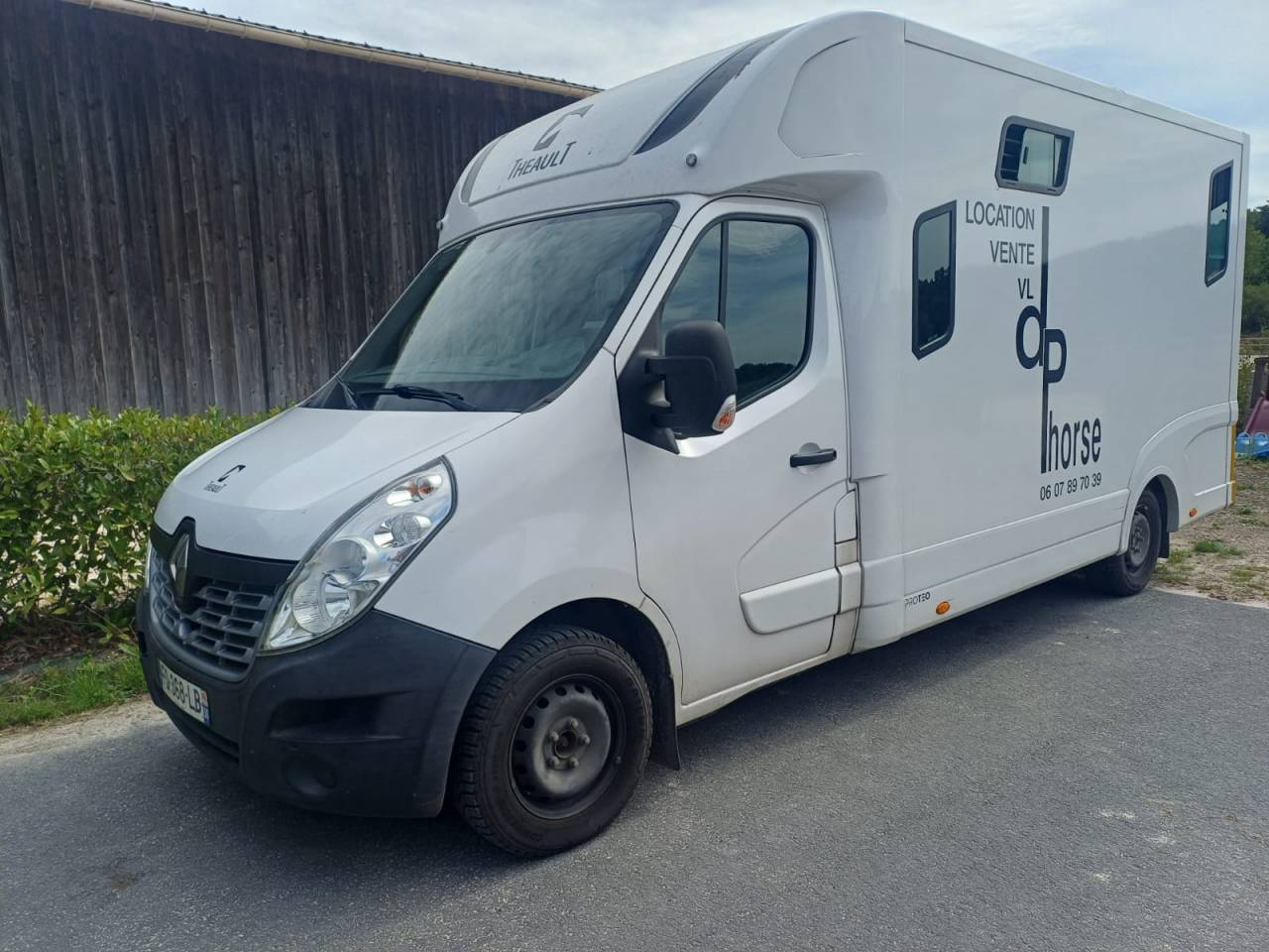 Furgoneta para caballos Theault pro theault 2020 De segunda mano