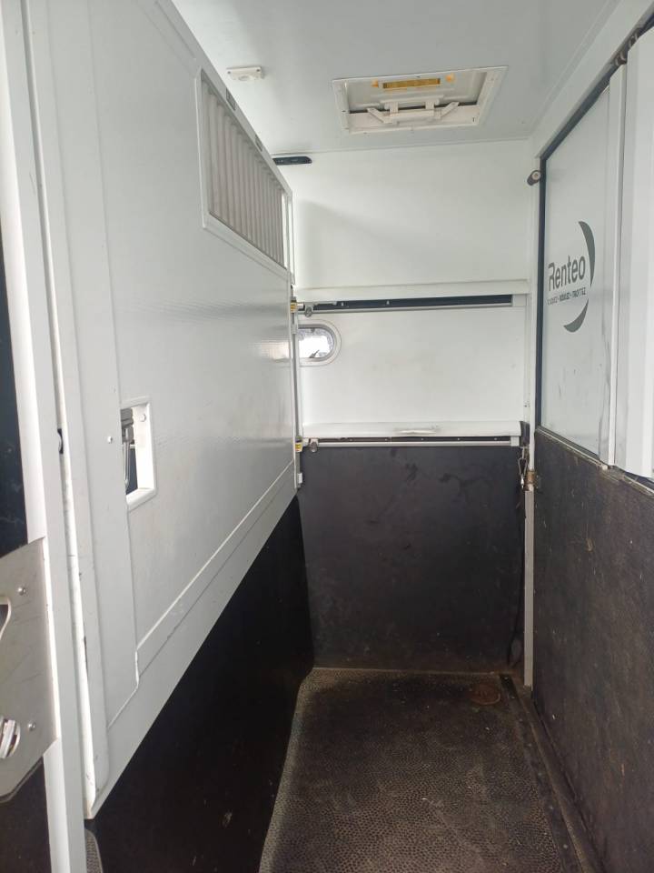 Furgoneta para caballos Theault pro theault 2020 De segunda mano