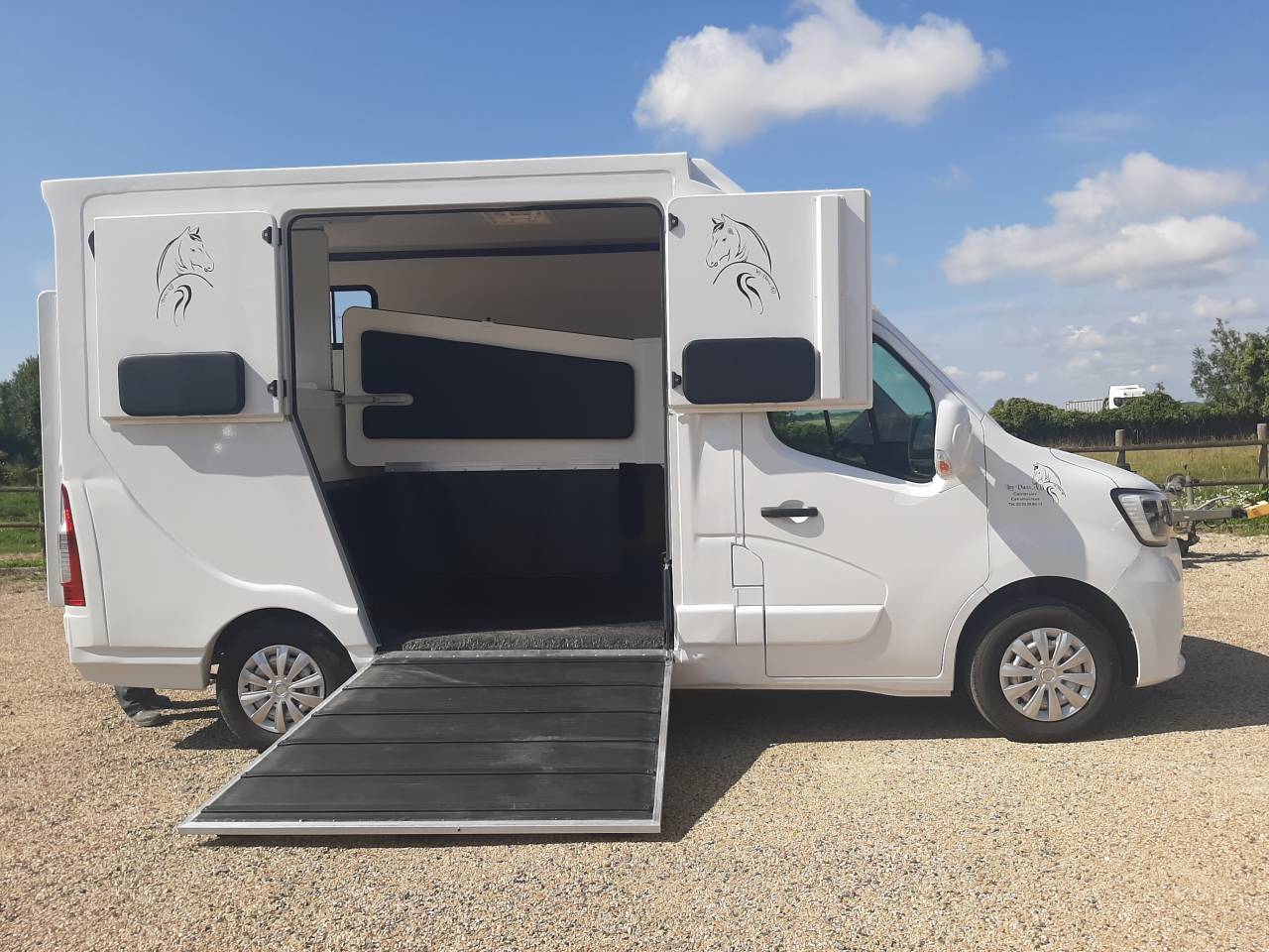 Furgoneta para caballos Renault Master 2020 De segunda mano