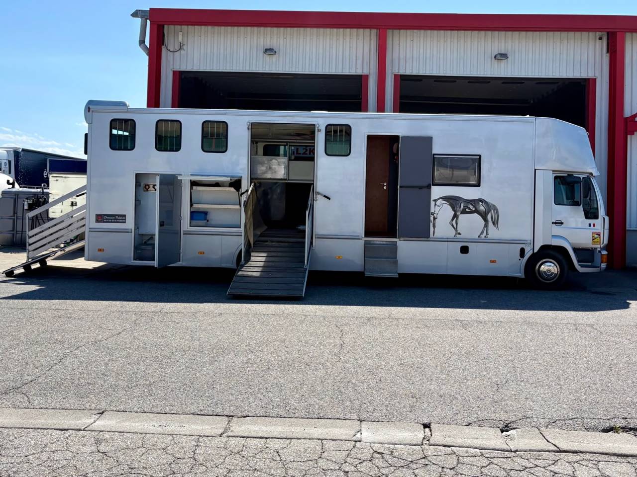 Cami&oacute;n para caballos Man 12224 2000 De segunda mano