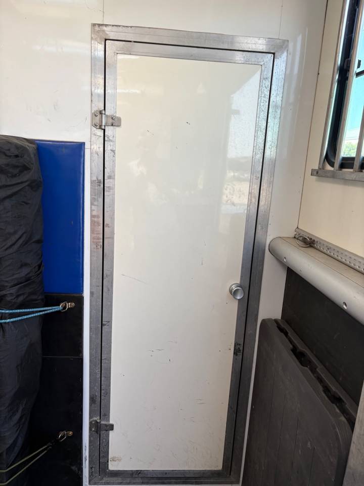 Cami&oacute;n para caballos Man 12224 2000 De segunda mano