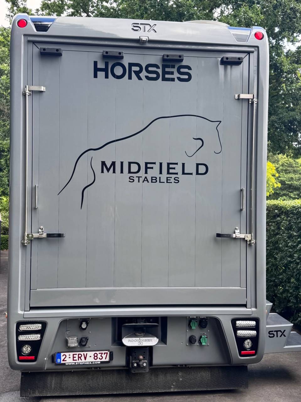 Cami&oacute;n para caballos Scania S510 2023 De segunda mano