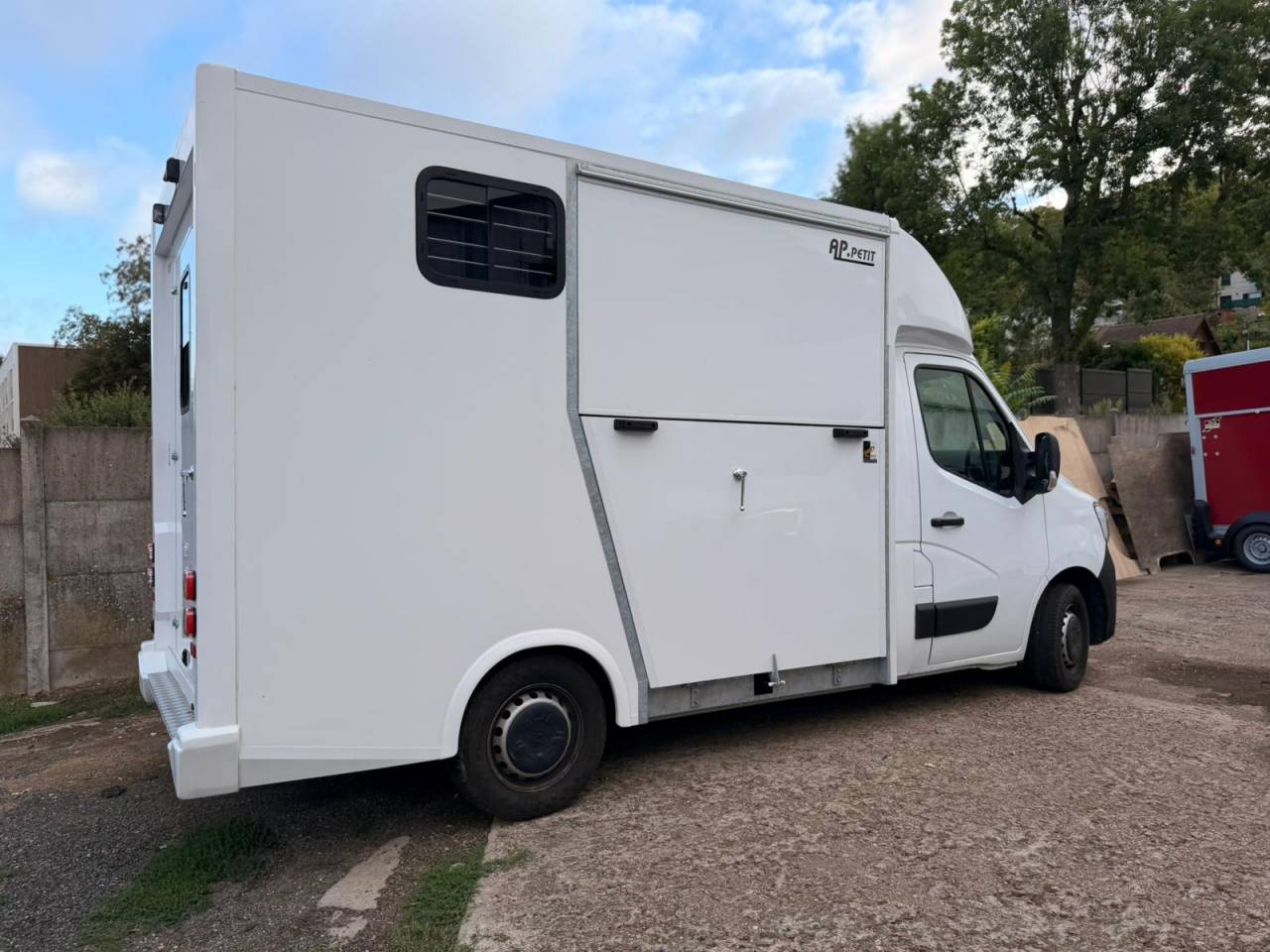 Furgoneta para caballos AP Petit Renault Master 2021 De segunda mano