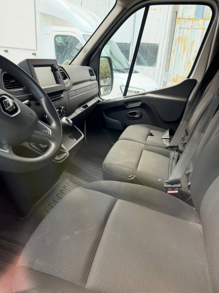 Furgoneta para caballos AP Petit Renault Master 2021 De segunda mano