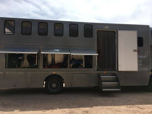 Cami&oacute;n para caballos Renault Renault&nbsp;M 230 TI - 17CV 1996 De segunda mano