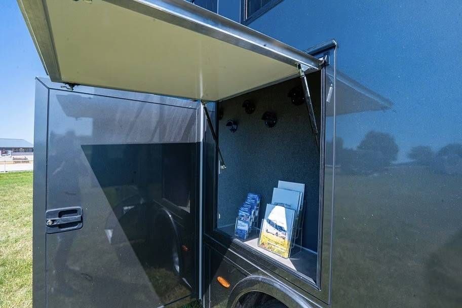 Cami&oacute;n para caballos Anka DAIMLER FUSO CANTER 7C18 ANKA POP OUT 2026 Nuevo