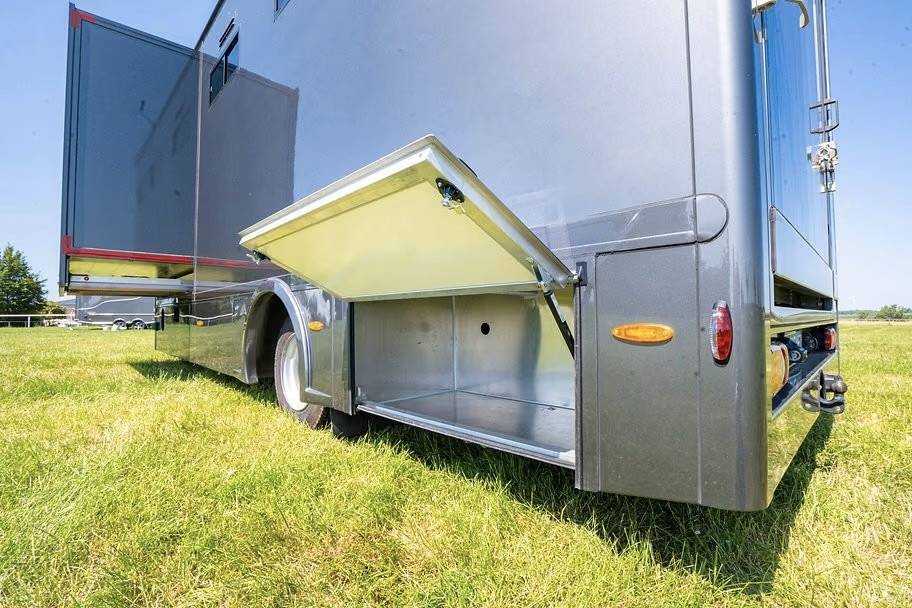 Cami&oacute;n para caballos Anka DAIMLER FUSO CANTER 7C18 ANKA POP OUT 2026 Nuevo