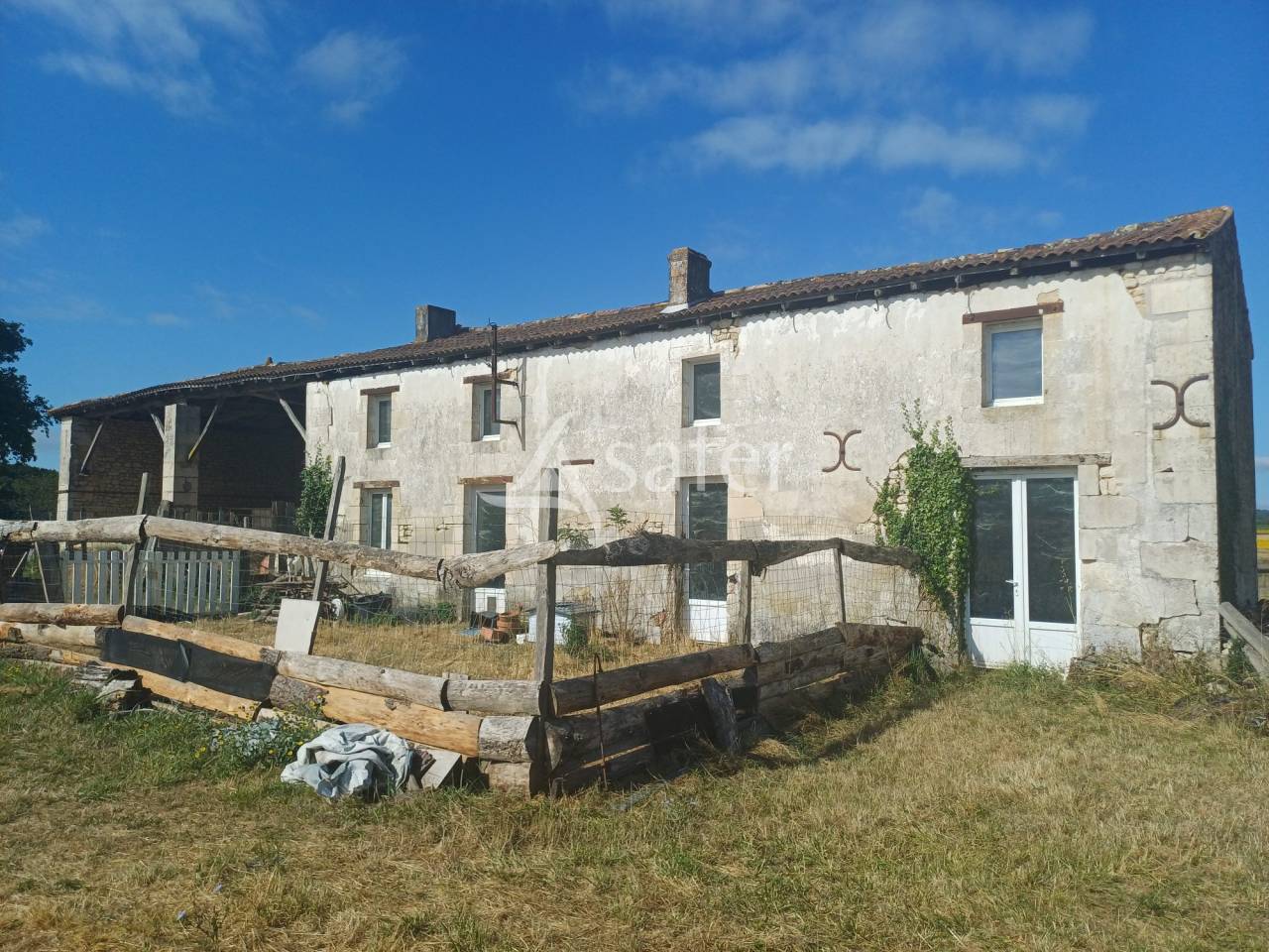 Explotaci&oacute;n agr&iacute;cola En venta Charente Mar&iacute;timo