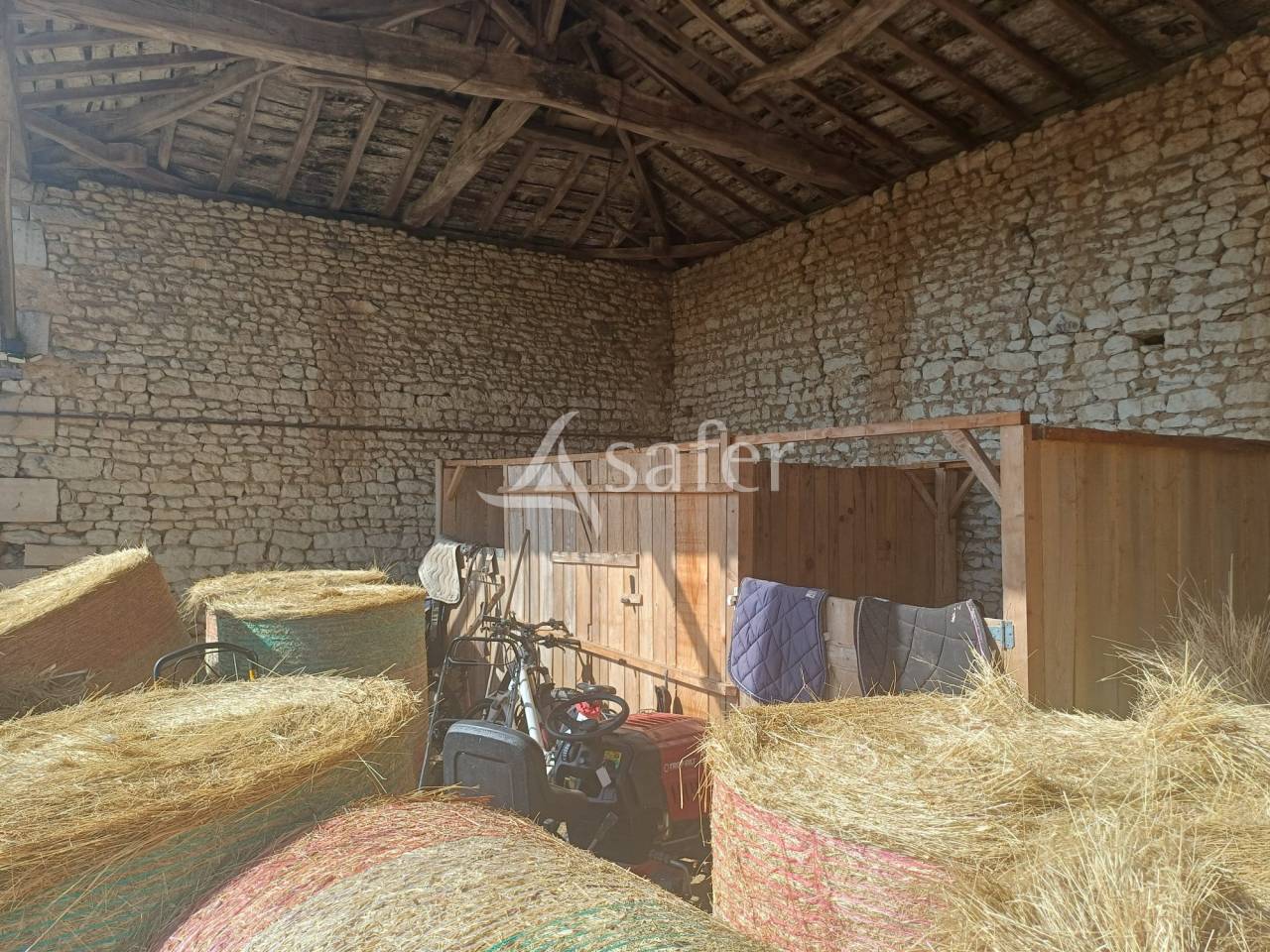 Explotaci&oacute;n agr&iacute;cola En venta Charente Mar&iacute;timo