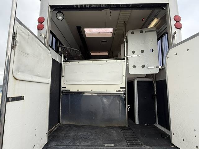 Furgoneta para caballos Oakley Scania 340 2006 De segunda mano
