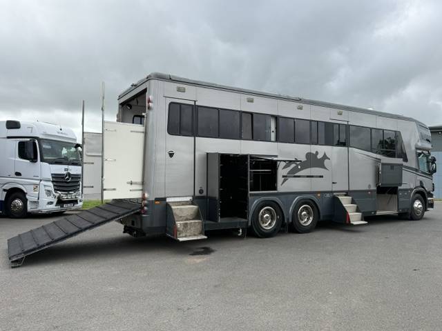 Furgoneta para caballos Oakley Scania 340 2006 De segunda mano