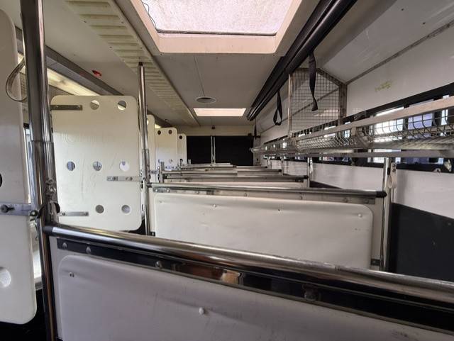 Furgoneta para caballos Oakley Scania 340 2006 De segunda mano