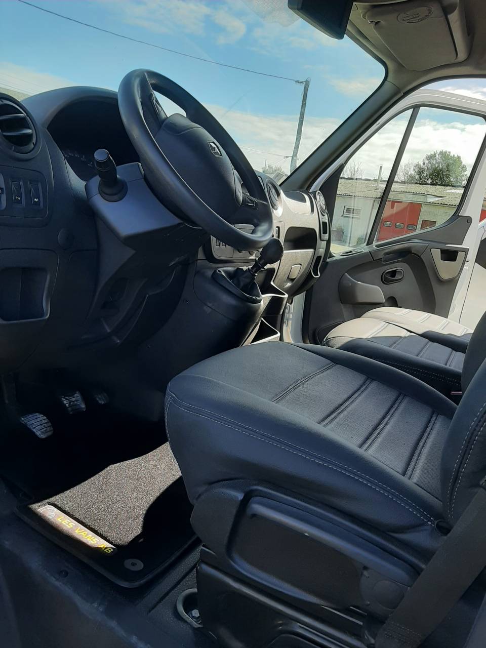 Furgoneta para caballos Renault Master 2017 De segunda mano