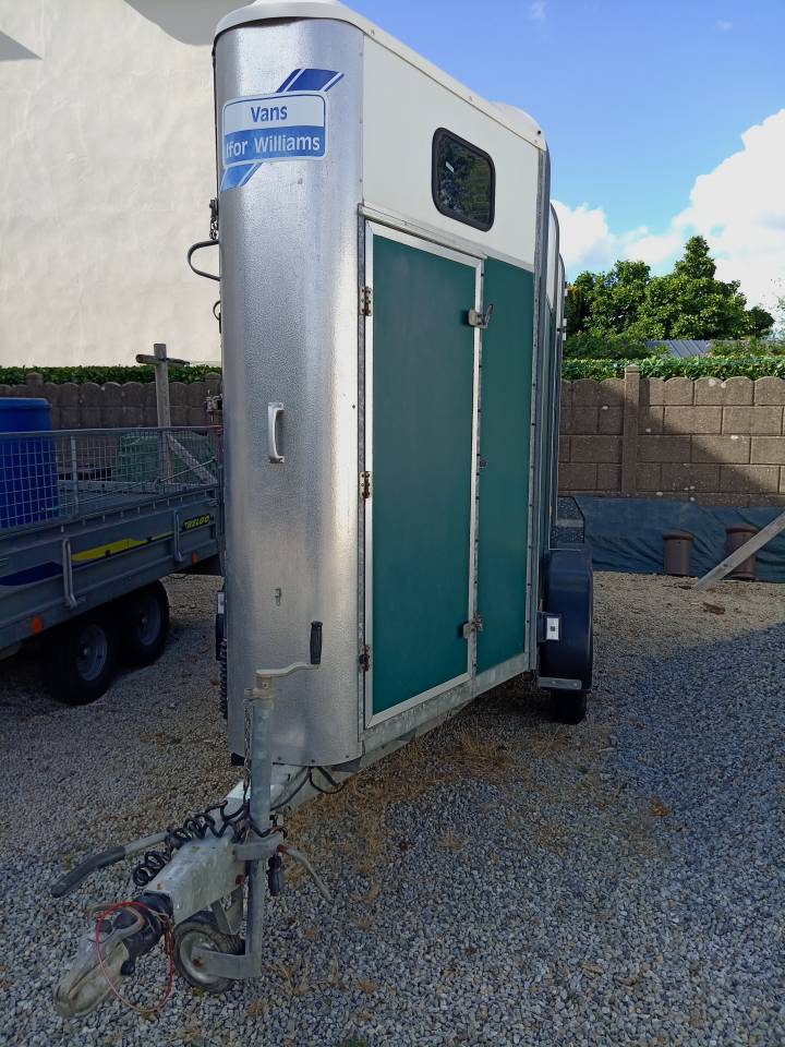 Van caballos Ifor Williams HB401R 1,5 Caballos 2003 De segunda mano