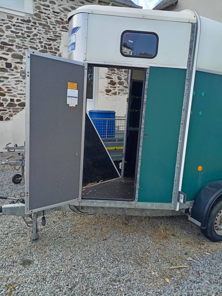 Van caballos Ifor Williams HB401R 1,5 Caballos 2003 De segunda mano