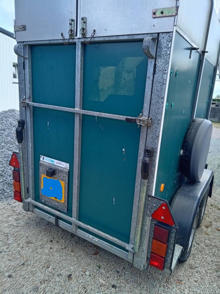 Van caballos Ifor Williams HB401R 1,5 Caballos 2003 De segunda mano