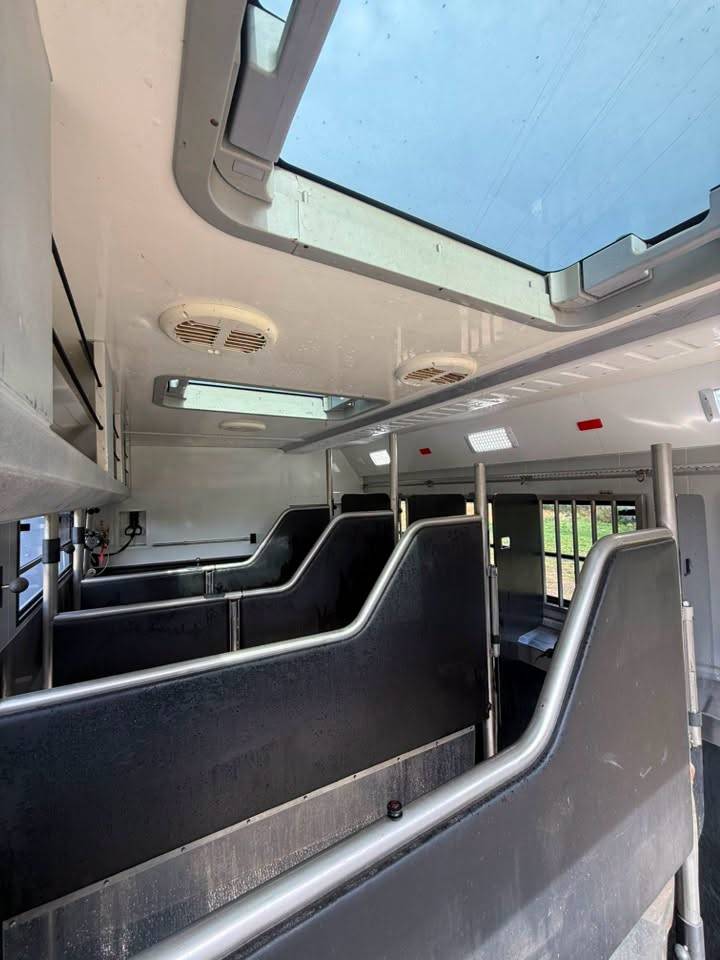 Cami&oacute;n para caballos STX volvo fl 2016 Nuevo