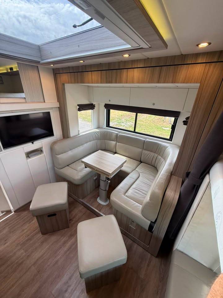 Cami&oacute;n para caballos STX volvo fl 2016 Nuevo