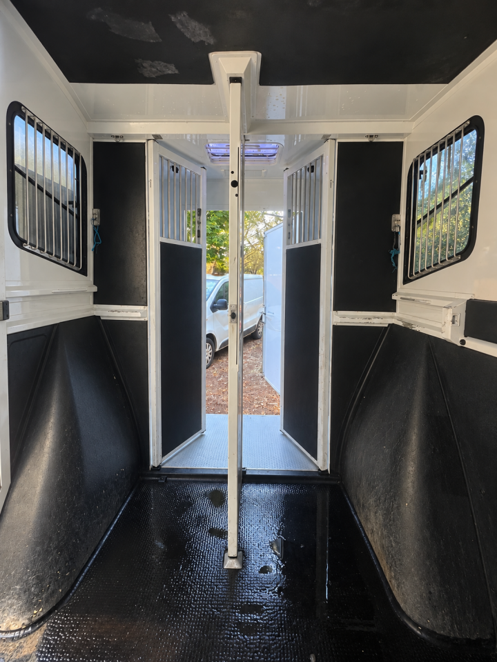 Furgoneta para caballos Renault Master filovan S5  2021 De segunda mano