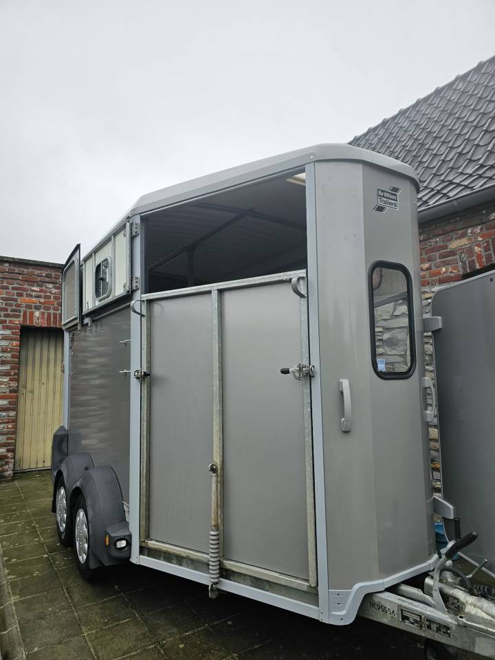 Van caballos Ifor Williams HB511 2 Caballos 2019 De segunda mano