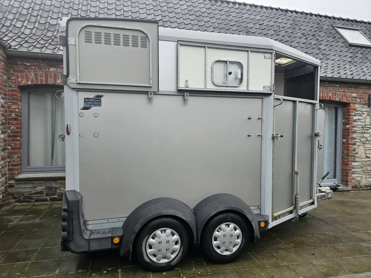 Van caballos Ifor Williams HB511 2 Caballos 2019 De segunda mano