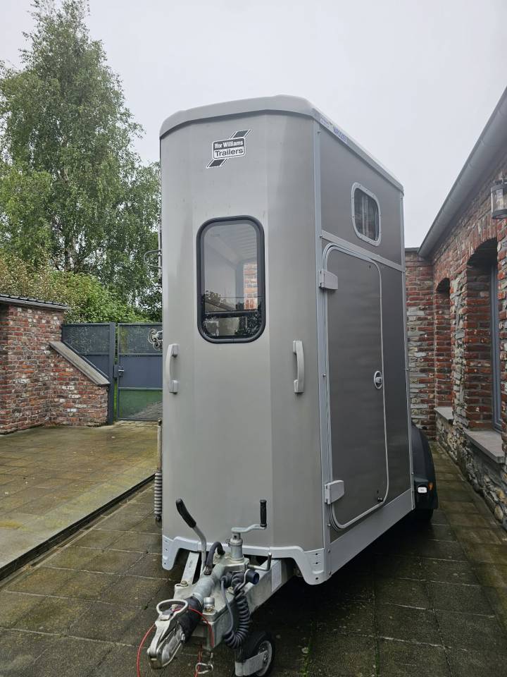 Van caballos Ifor Williams HB511 2 Caballos 2019 De segunda mano