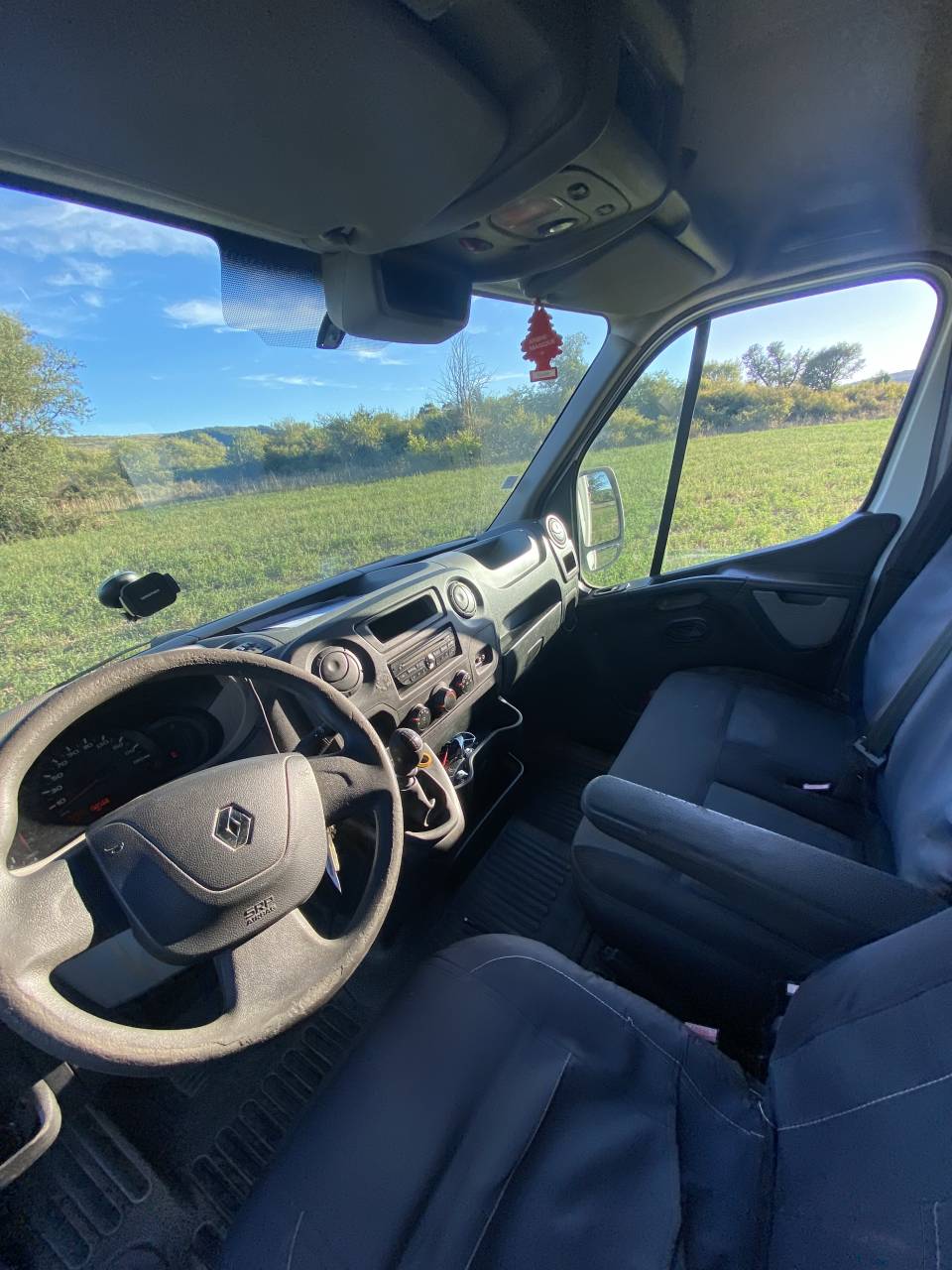 Furgoneta para caballos Renault 2.3 DCI  2010 De segunda mano