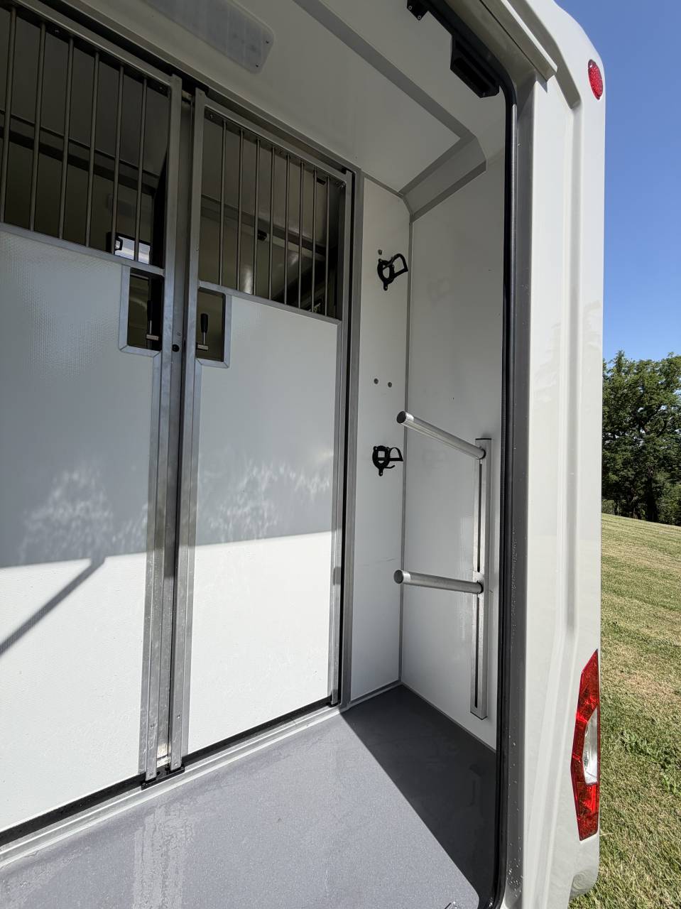 Furgoneta para caballos STX HARAS LONG 2025 De segunda mano