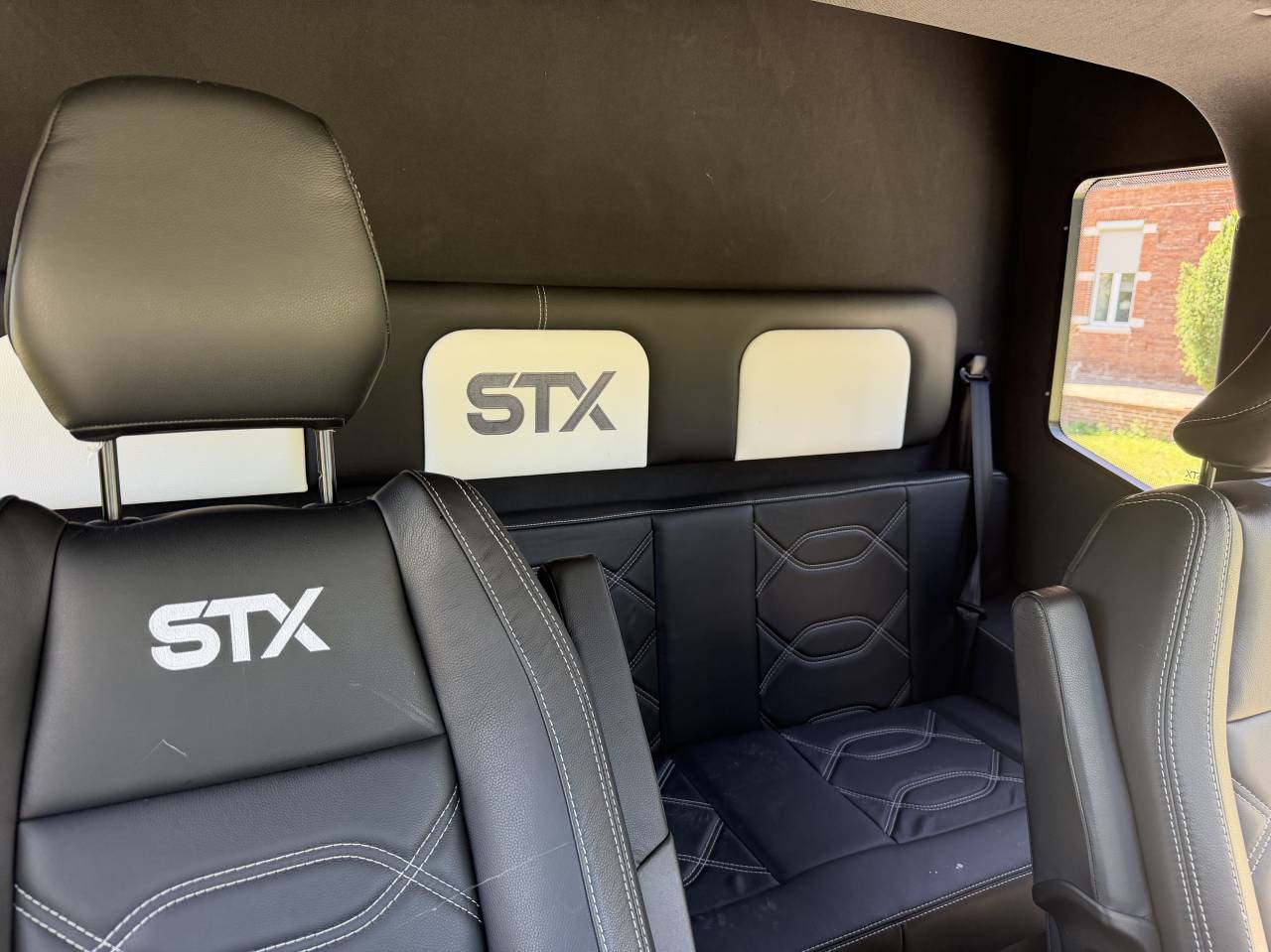 Furgoneta para caballos STX HARAS LONG 2025 De segunda mano