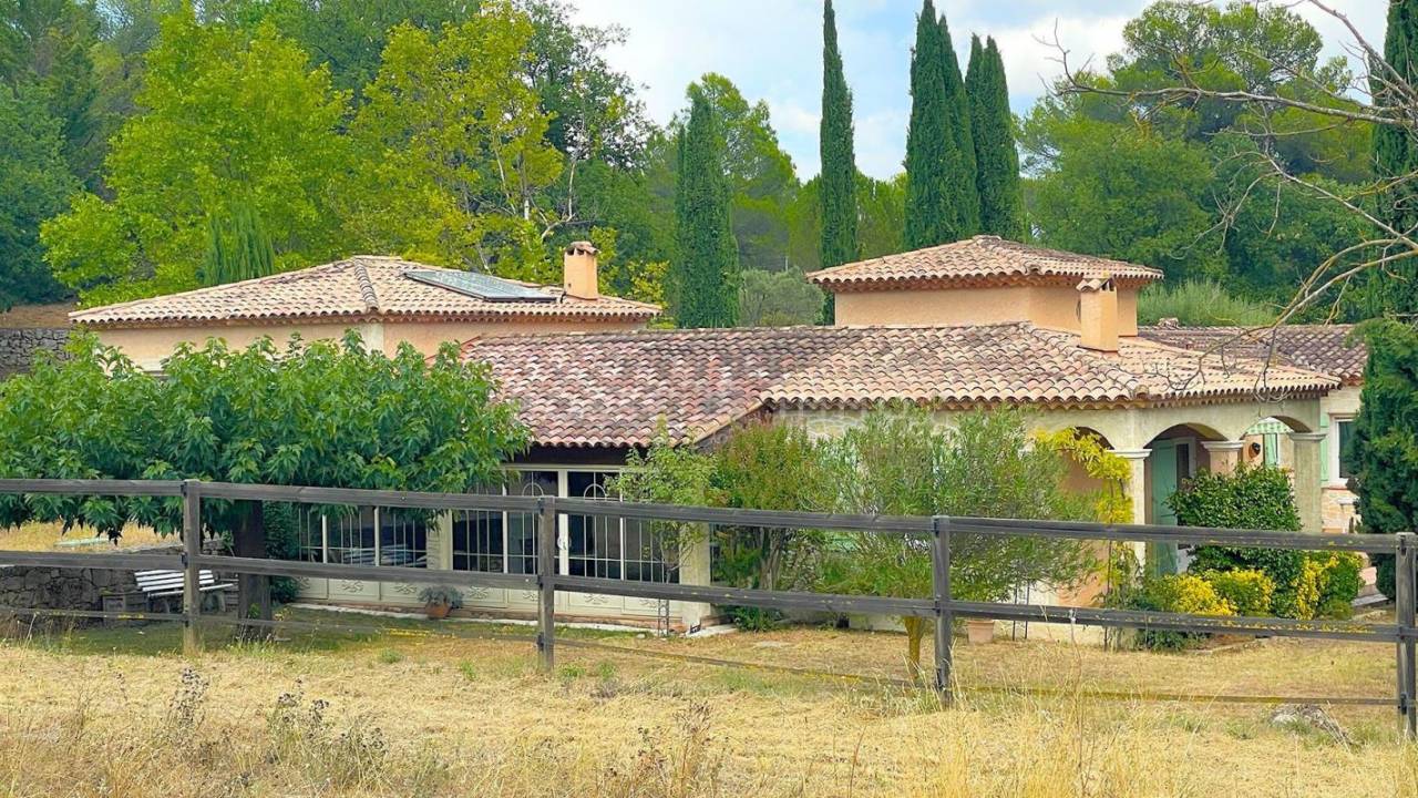 Bonita residencia ecuestre En venta Var